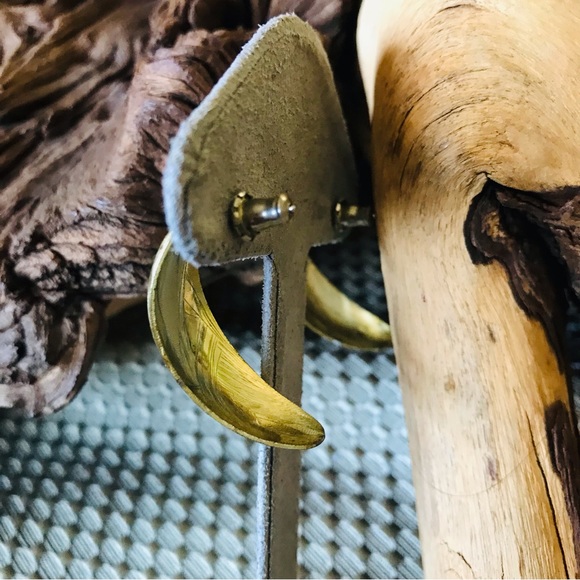 Vintage Costume Etched Gold Tone Geometric Drop Post 1.25” Earrings - Picture 8 of 10